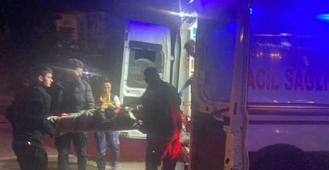 Başıboş sokak köpeklerinin saldırdığı genç, kaçarken düşüp beyin kanaması geçirdi Başıboş sokak köpeklerinin saldırdığı genç, kaçarken düşüp beyin kanaması geçirdi