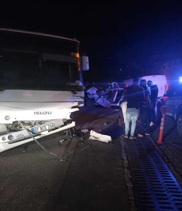 Antalya'da 3 aracın karıştığı kazada inşaat mühendisi hayatını kaybetti