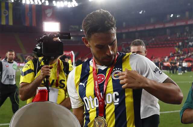 Bedeli ağır olabilir! Fenerbahçe, kupa finalinde giydiği formadan dolayı PFDK'lık oldu Bedeli ağır olabilir! Fenerbahçe, kupa finalinde giydiği formadan dolayı PFDK'lık oldu