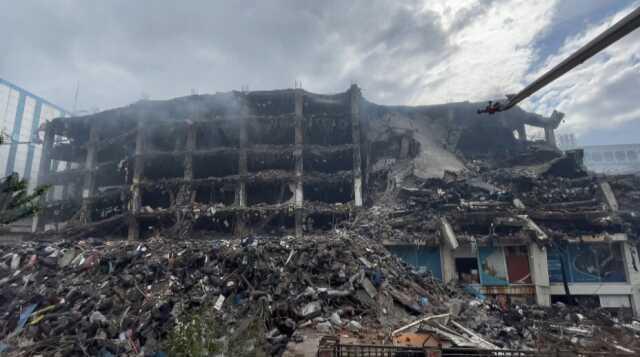 İstanbul'daki fabrika söndürülemiyor! Çalışmaların 4. gününde binadan hala dumanlar yükseliyor