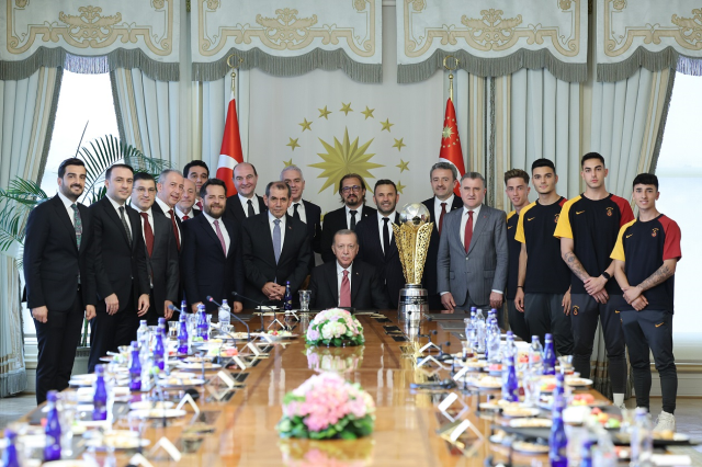 Şampiyon Galatasaray, Cumhurbaşkanı Recep Tayyip Erdoğan'ı ziyaret etti