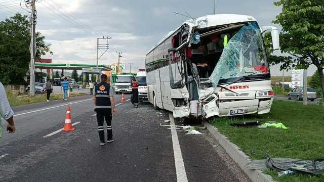 Yola aniden çıkan büyükbaş kazaya neden oldu! İşçi servisleri çarpıştı: 11 yaralı