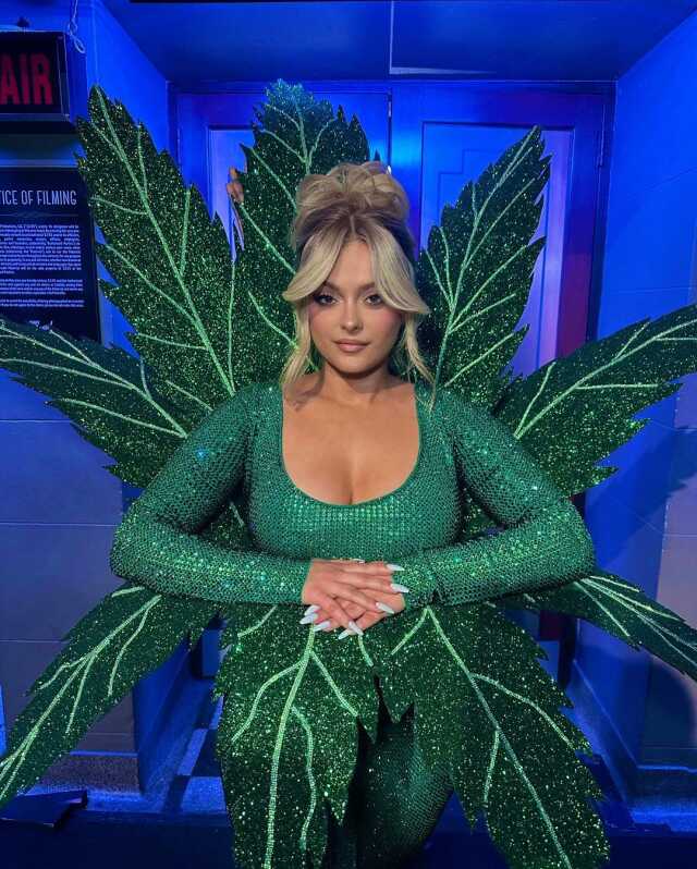 Bebe Rexha'ya konser sırasında telefon fırlatıldı Bebe Rexha'ya konser sırasında telefon fırlatıldı
