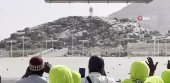Arafat Vakfesi'nde Hacı Adayları Serin Su İle Serinleyecek