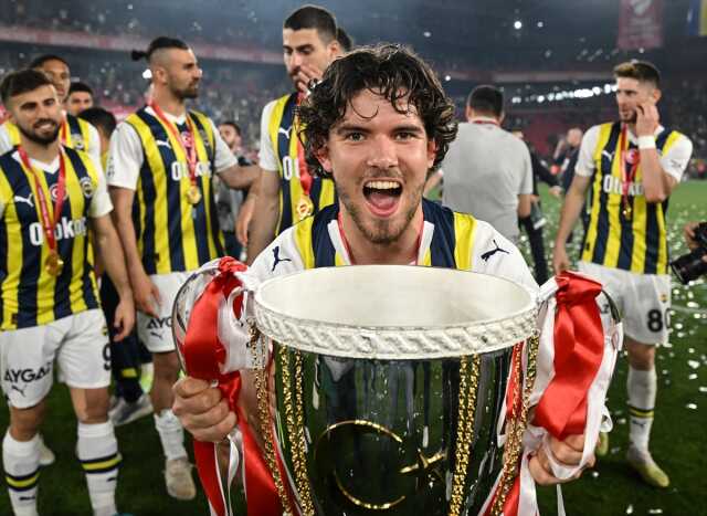 Ali Koç, 'Newcastle United ve Napoli'den teklif var' dedi! Ferdi'nin cevabı başkanı mest etti Ali Koç, 'Newcastle United ve Napoli'den teklif var' dedi! Ferdi'nin cevabı başkanı mest etti