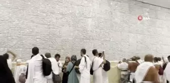 Milyonlar Hacı Oldu Müzdelife Vakfesi'nden Cemerat'a Yürüyerek Gelen Hacı Adayları