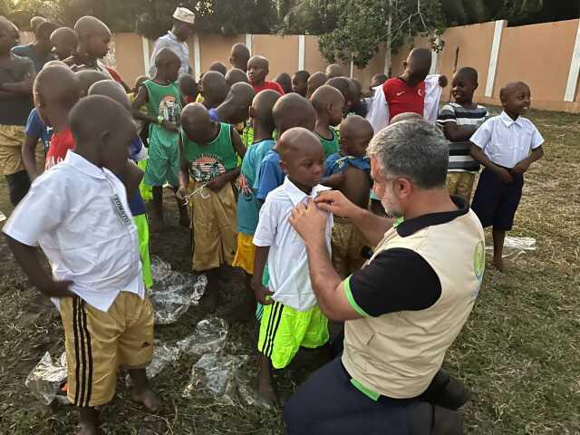 Avrupalı Türkler, Afrikalı Çocukları Bayramda Sevindirdi