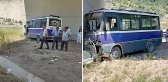 Amasya'da Minibüs ve Otomobil Çarpıştı: 1 Bebek, 2 Çocuk, 21 Yaralı