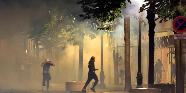 Fransa'yı yangın yerine çeviren protestolar Belçika'nın ardından İsviçre'ye de sıçradı
