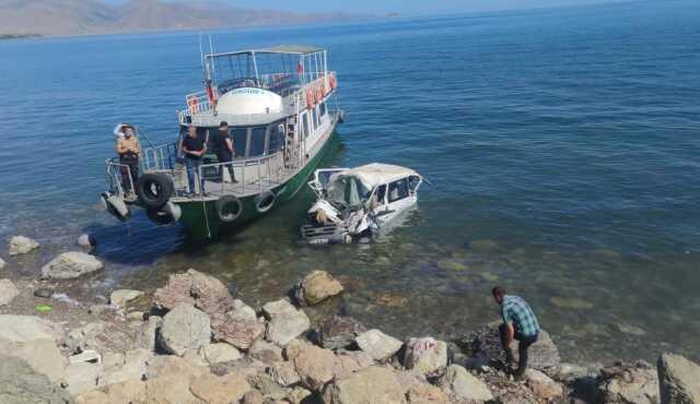 İçi yolcu dolu minibüs Van Gölü'ne uçtu: 11 yaralı