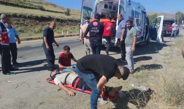 İçi yolcu dolu minibüs Van Gölü'ne uçtu: 11 yaralı