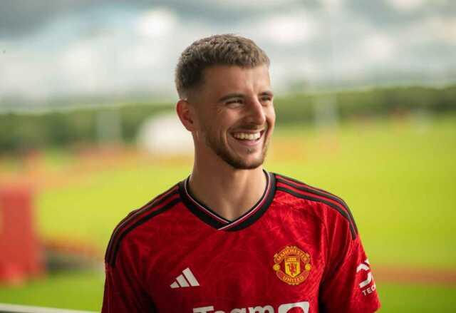 Manchester United, Chelsea'den Mason Mount'u renklerine bağladı