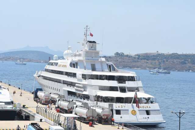 Meksikalı milyarderin lüks yatı Bodrum'a demirledi! Tam 16 milyon liralık yakıt ikmalı yapıldı Meksikalı milyarderin lüks yatı Bodrum'a demirledi! Tam 16 milyon liralık yakıt ikmalı yapıldı