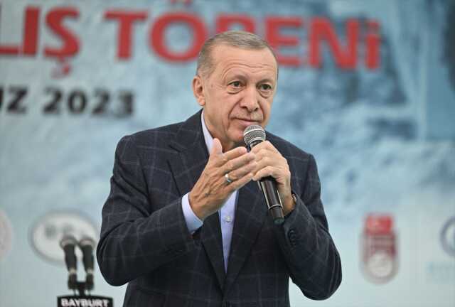 Cumhurbaşkanı Erdoğan'dan Kılıçdaroğlu'na Çipras göndermesi: Sen tüm seçimleri kaybettin, hala burada duruyorsun Cumhurbaşkanı Erdoğan'dan Kılıçdaroğlu'na Çipras göndermesi: Sen tüm seçimleri kaybettin, hala burada duruyorsun