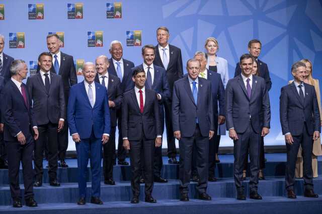 NATO Liderler Zirvesi aile fotoğrafıyla başladı! Liderler 2 kritik konuyu ele alacak NATO Liderler Zirvesi aile fotoğrafıyla başladı! Liderler 2 kritik konuyu ele alacak