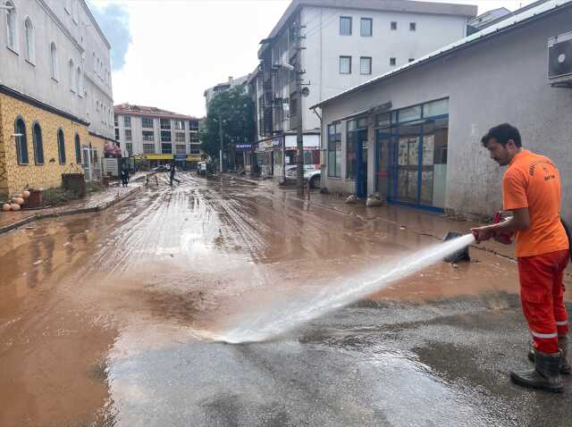 Karadeniz'de sel felaketinden etkilenen işverenler ve sigortalılar için prim ödemeleri ertelendi Karadeniz'de sel felaketinden etkilenen işverenler ve sigortalılar için prim ödemeleri ertelendi