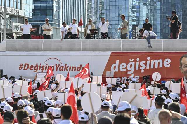 Tanju Özcan, CHP Genel Merkezi önünde Kılıçdaroğlu'nu hedef aldı: Yeter artık, kurultayda aday olmayacağını açıkla Tanju Özcan, CHP Genel Merkezi önünde Kılıçdaroğlu'nu hedef aldı: Yeter artık, kurultayda aday olmayacağını açıkla