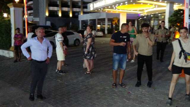 Tur midibüsü yaya geçidindeki turistlerin arasına böyle daldı! 2 kişi olay yerinde öldü Tur midibüsü yaya geçidindeki turistlerin arasına böyle daldı! 2 kişi olay yerinde öldü