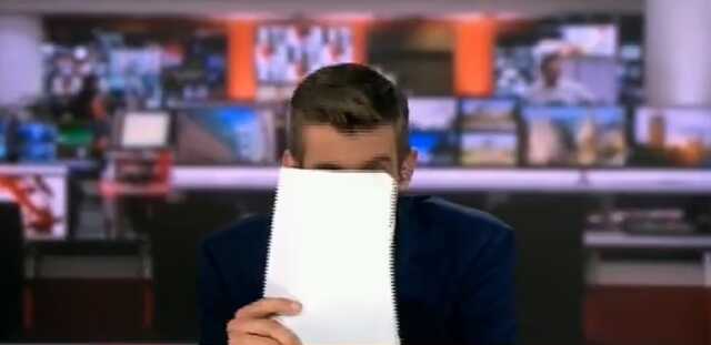 BBC haber spikeri yılanlardan korkunca dalga konusu oldu BBC haber spikeri yılanlardan korkunca dalga konusu oldu