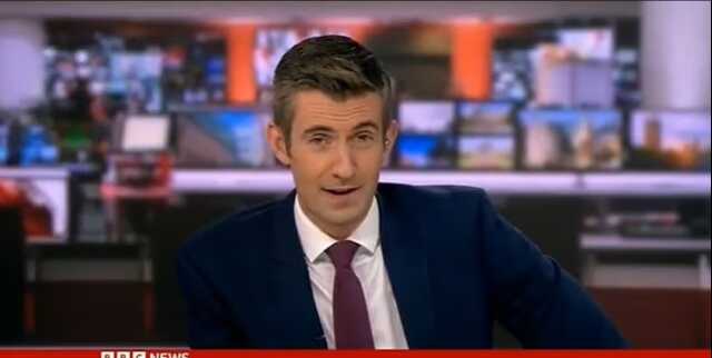 BBC haber spikeri yılanlardan korkunca dalga konusu oldu BBC haber spikeri yılanlardan korkunca dalga konusu oldu