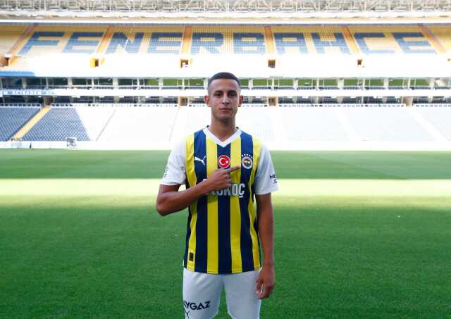 Son Dakika: Fenerbahçe, Galatasaray'ın eski oyuncusu Bartuğ Elmaz'ı kadrosuna kattı Son Dakika: Fenerbahçe, Galatasaray'ın eski oyuncusu Bartuğ Elmaz'ı kadrosuna kattı
