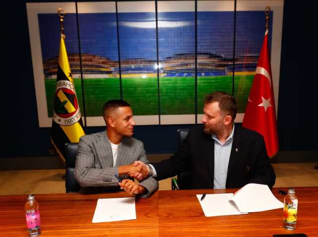 Son Dakika: Fenerbahçe, Galatasaray'ın eski oyuncusu Bartuğ Elmaz'ı kadrosuna kattı Son Dakika: Fenerbahçe, Galatasaray'ın eski oyuncusu Bartuğ Elmaz'ı kadrosuna kattı