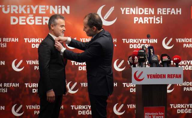 AK Parti'den Yeniden Refah Partisi'ne transfer olan Suat Kılıç, ilaç fiyatlarına gelen zamma isyan etti AK Parti'den Yeniden Refah Partisi'ne transfer olan Suat Kılıç, ilaç fiyatlarına gelen zamma isyan etti