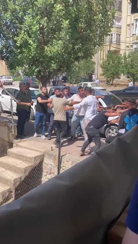 Kozan'da CHP'nin delege seçimlerinde kavga Kozan'da CHP'nin delege seçimlerinde kavga