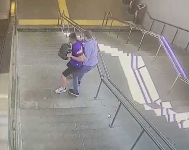 Marmaray istasyonunda bir garip olay! 3 yıl önce trafikte tartıştığı kişiyle karşılaşınca çıldırdı Marmaray istasyonunda bir garip olay! 3 yıl önce trafikte tartıştığı kişiyle karşılaşınca çıldırdı