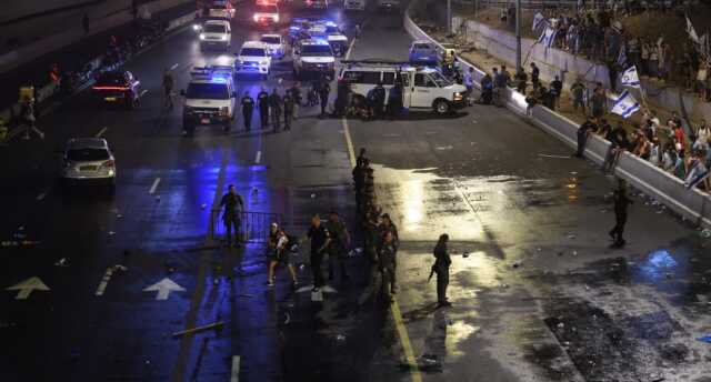 İsrail'de yargı düzenlemesi protestoları devam ederken sağlık çalışanları protestolara destek için grev kararı aldı İsrail'de yargı düzenlemesi protestoları devam ederken sağlık çalışanları protestolara destek için grev kararı aldı