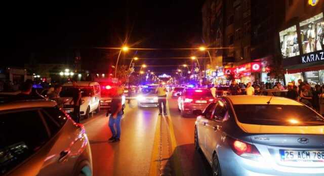 Erzurum'da yol kapatan faytoncular ile polis arasında arbede! Ortalık savaş alanına döndü Erzurum'da yol kapatan faytoncular ile polis arasında arbede! Ortalık savaş alanına döndü