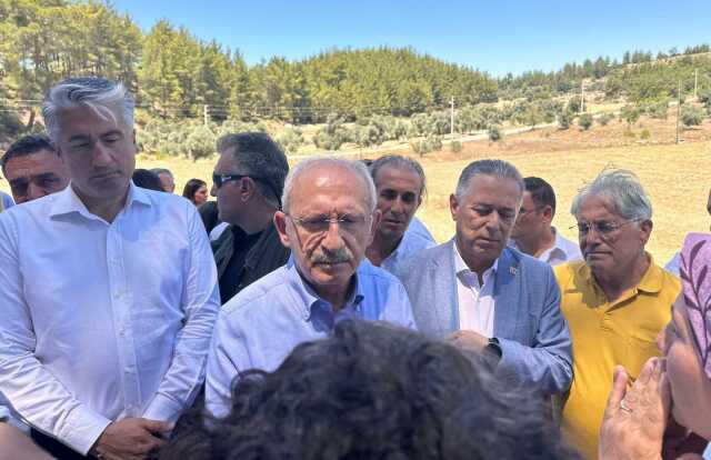 Kılıçdaroğlu'nun Akbelen ziyaretinde ortalık karıştı! Aracın önünü kesip yumrukladılar Kılıçdaroğlu'nun Akbelen ziyaretinde ortalık karıştı! Aracın önünü kesip yumrukladılar