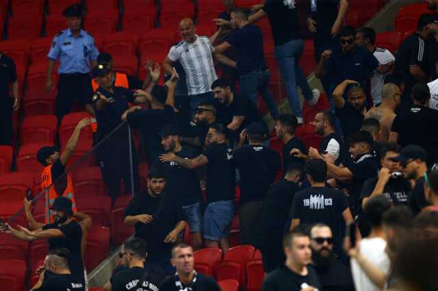 Tirana-Beşiktaş maçı öncesi ortalık karıştı, karşılaşma 15 dakikalık gecikmeli başladı Tirana-Beşiktaş maçı öncesi ortalık karıştı, karşılaşma 15 dakikalık gecikmeli başladı