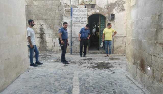 Yedek anahtarla içeri giren ev sahibi, kiracısını tavana asılı halde buldu