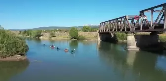 Murat Nehri'nde kürek çekenler milli sporcu olmak için çabalıyor