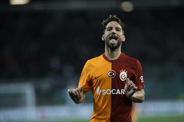 Ondan daha yaşlısı yok! Mertens'ten Galatasaray tarihine geçen gol