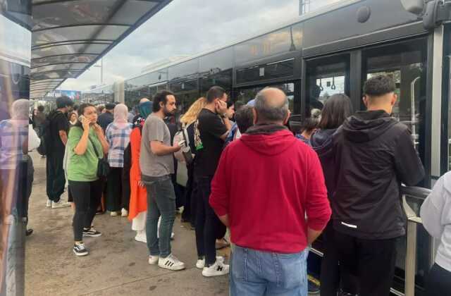 İstanbul'da toplu taşımaya gelen yüzde 51.5'luk zam tarifesi bugün uygulanmaya başlandı İstanbul'da toplu taşımaya gelen yüzde 51.5'luk zam tarifesi bugün uygulanmaya başlandı