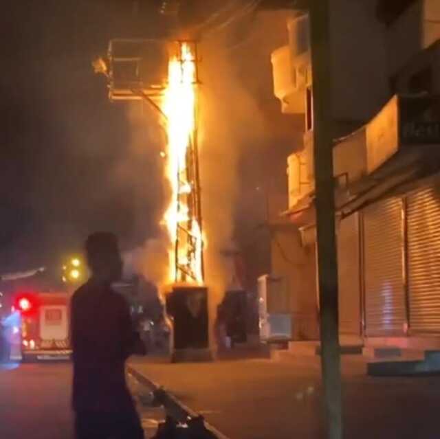 Sıcaklığın 50 derece hissedildiği Adana'da trafolar patladı! O anlar kamerada Sıcaklığın 50 derece hissedildiği Adana'da trafolar patladı! O anlar kamerada