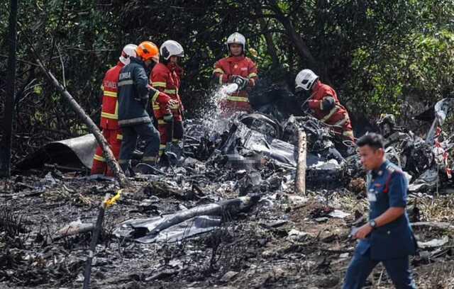 Malezya'da özel uçak ana yola düştü: Dokuz kişi öldü Malezya'da özel uçak ana yola düştü: Dokuz kişi öldü