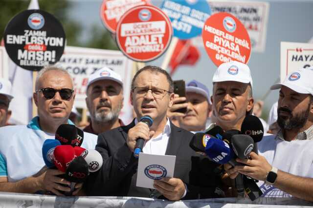 Hükümetin zam teklifini yetersiz bulan Memur-Sen'den 81 ilde protesto: Cumhurbaşkanımızın 'refah payı' vaadi hayata geçirilsin Hükümetin zam teklifini yetersiz bulan Memur-Sen'den 81 ilde protesto: Cumhurbaşkanımızın 'refah payı' vaadi hayata geçirilsin