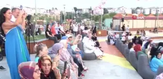 Dokuma sanatçısı Neziroğlu Şile'de 'Yıldızlara Nakşetmek' adlı performansını sergiledi