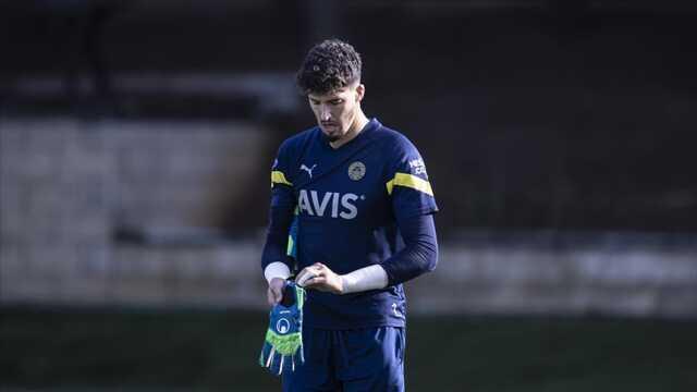 Altay Bayındır, İstanbul'dan ayrıldı! Yeni rotası Premier Lig