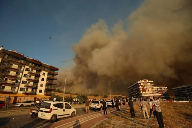 Çanakkale'de çıkan yangın 20 saattir devam ediyor! Tahliye edilen yerleşim yeri sayısı 9'a yükseldi