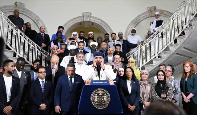 New York'ta bir ilke imza atıldı! Belediye Başkanı duyurdu: Cuma namazı vaktinde megafondan ezan okunabilecek New York'ta bir ilke imza atıldı! Belediye Başkanı duyurdu: Cuma namazı vaktinde megafondan ezan okunabilecek