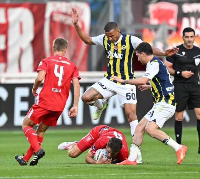 Fenerbahçe ve Beşiktaş, Konferans Ligi'nde gruplara kalırken, Adana Demirspor veda etti