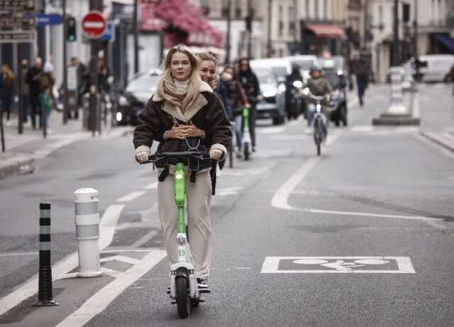 Paris güvenlik gerekçesi ile elektronik scooterleri yasaklayan ilk Avrupa başkenti oldu