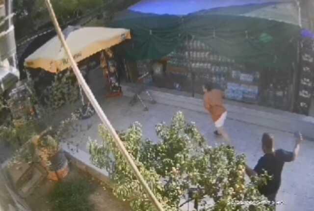 Bozcaada'da eski eşinin bıçaklı saldırısına uğrayan kadın markete kaçarak kurtuldu