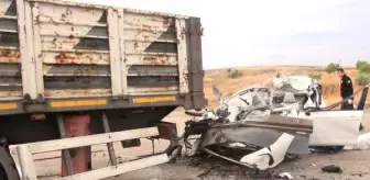 Kırıkkale'de TIR'a arkadan çarpan otomobildeki sürücü hayatını kaybetti
