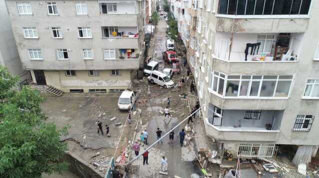 İstanbul'da sel sularının viraneye çevirdiği sokaklar böyle görüntülendi İstanbul'da sel sularının viraneye çevirdiği sokaklar böyle görüntülendi