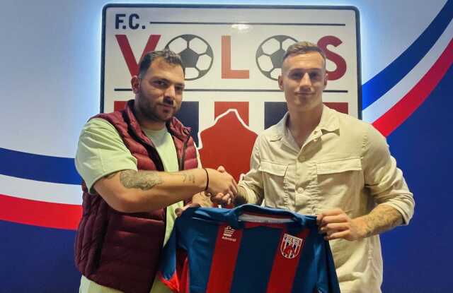 Sebep olduğu penaltı sonunu getirdi! Volos, 2 ay önce transfer ettiği futbolcuyu apart topar yolladı Sebep olduğu penaltı sonunu getirdi! Volos, 2 ay önce transfer ettiği futbolcuyu apart topar yolladı